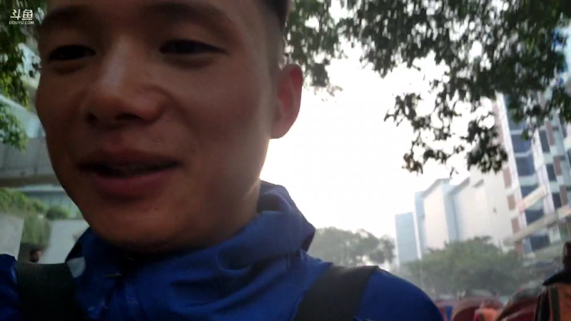 我在斗鱼看叶子户外直播户外