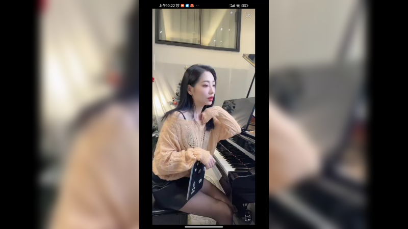 美女小姐姐和大家聊天真好看啊