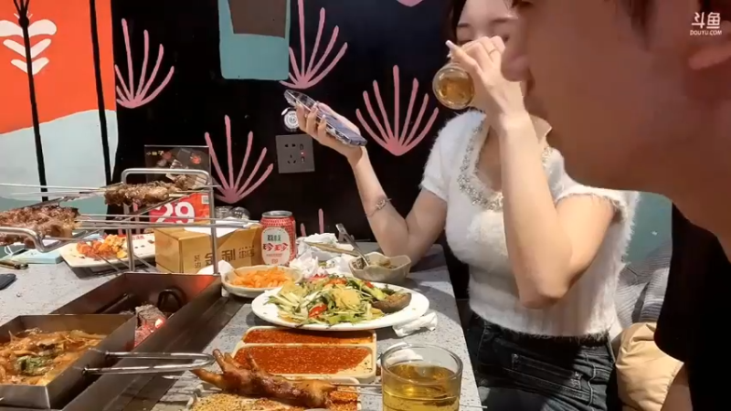 博哥说丹丹的酒量没那么小，厉害啊