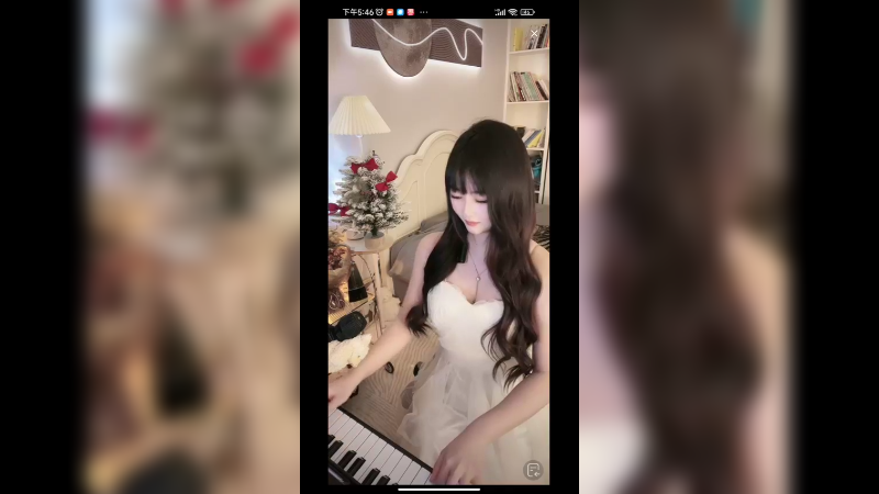 美女小姐姐弹琴真好听，好可爱啊