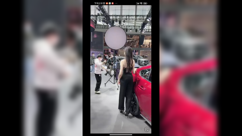 美女车模在车展表演真好看啊