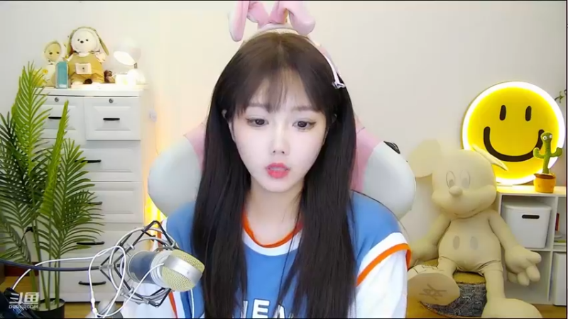 【2023-01-05 21点场】欣小菜：谁对我好 我跟谁跑