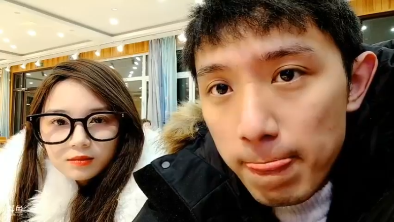 博哥和女友丹丹准备出发去玩