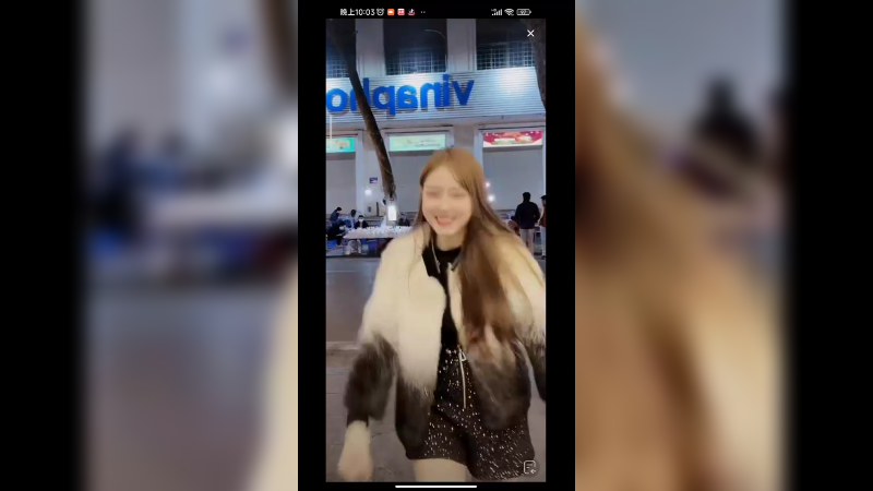 美女大海跳黑猩猩舞蹈好搞笑啊