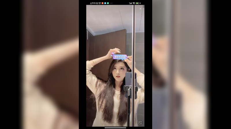 美女车模叶子早说九点起来做头发真好看啊