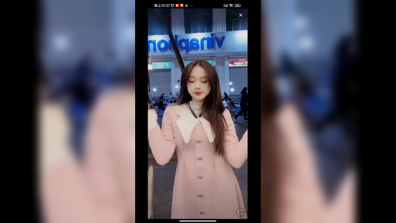 美女小依跳舞真可爱啊