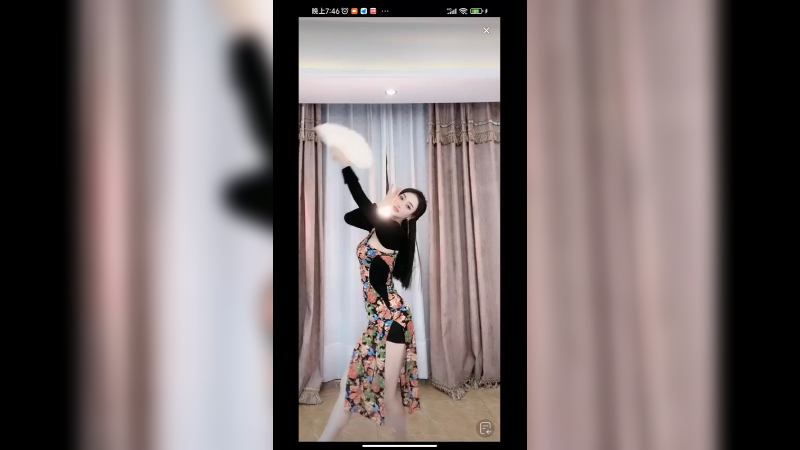 美女跳舞真好看啊，魅力四射