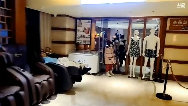 博哥带美女丹丹去买衣服