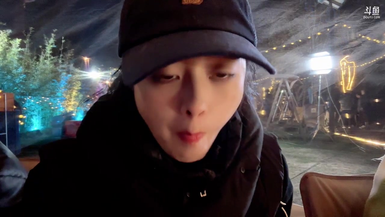 【2023-01-07 18点场】douyu小漠：由乃：撸个假 篝火烟花会
