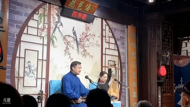 百百在苏州听唱戏，有意思啊，好催眠