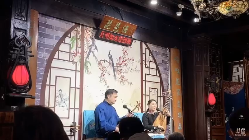 百百美女在苏州听戏，唱的可以啊