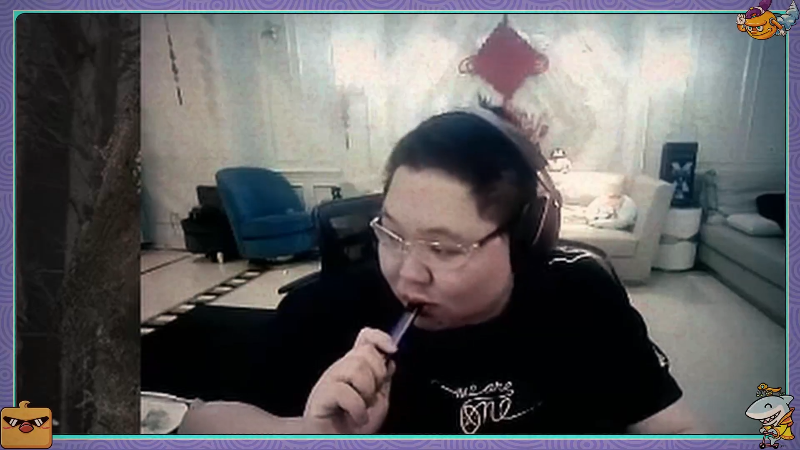 我在斗鱼看即将拥有人鱼线的PDD直播英雄联盟