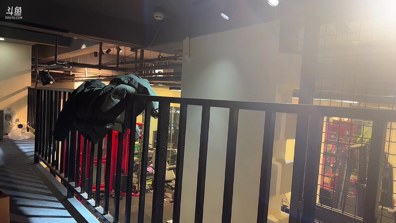 【2023-01-10 18点场】黑人毅：11号一早出发华山
