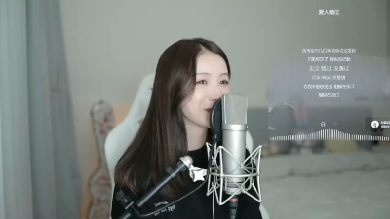 美女二珂很喜欢喝水啊