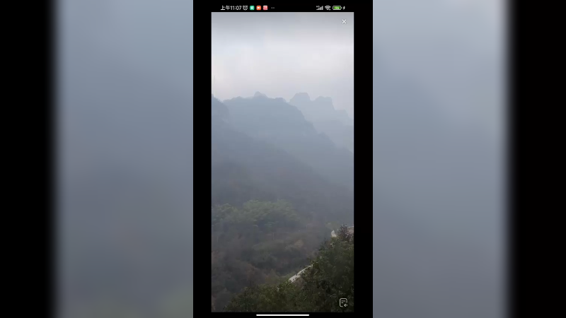 坐缆车去天门山，山里雾气大，真神奇