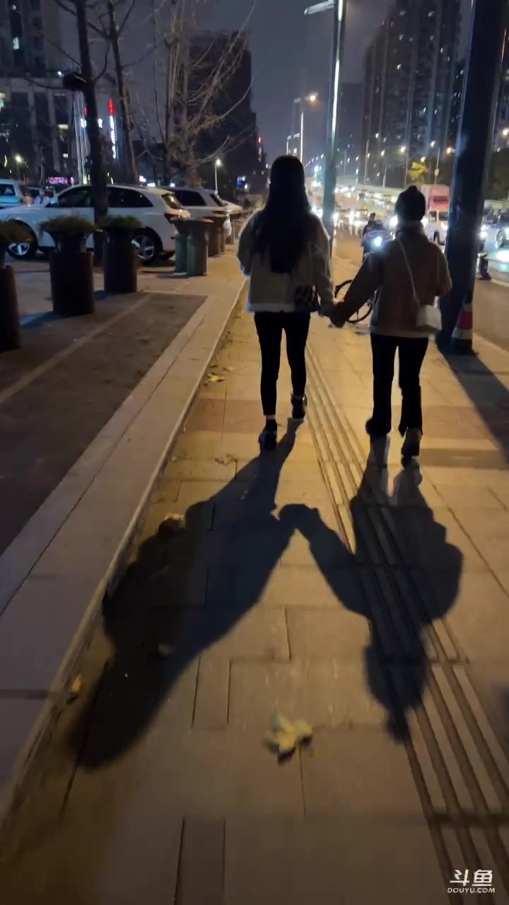 【2023-01-13 20点场】若若跑的贼快：去成都了，接下来都播户外