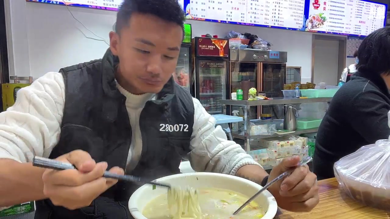 【2023-01-13 21点场】黑人毅：到上海了，吃个饭聊聊天
