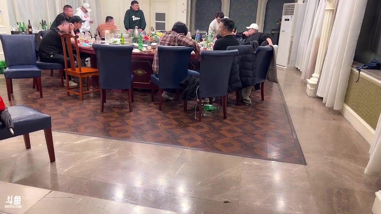 【2023-01-14 21点场】黑人毅：到上海了，吃个饭聊聊天