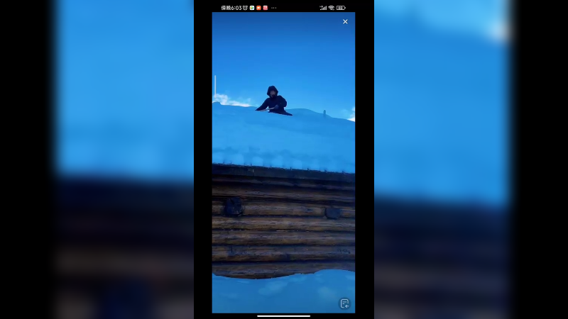 新疆的大雪是真大，让人快乐又让人累，屋顶雪好厚