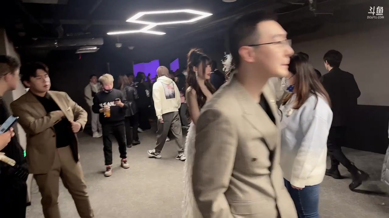 【2023-01-14 17点场】李知恩nn：李知恩 王者荣耀年度颁奖典礼