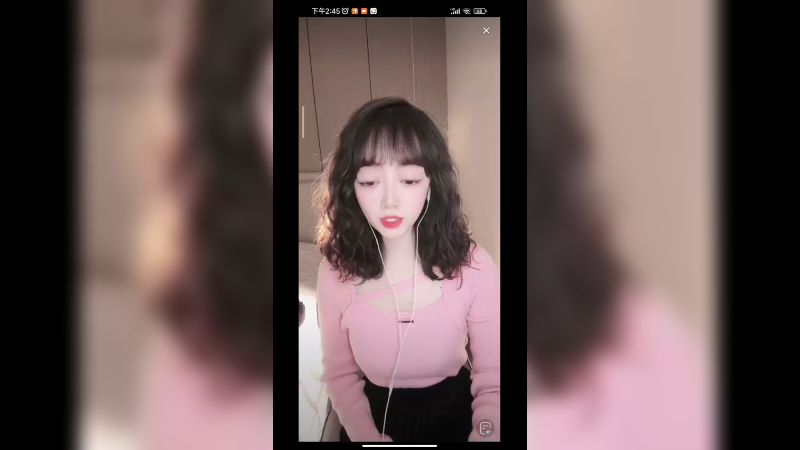 美女今天衣服好看