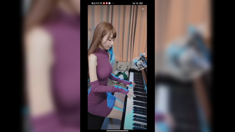 美女弹琴好听啊