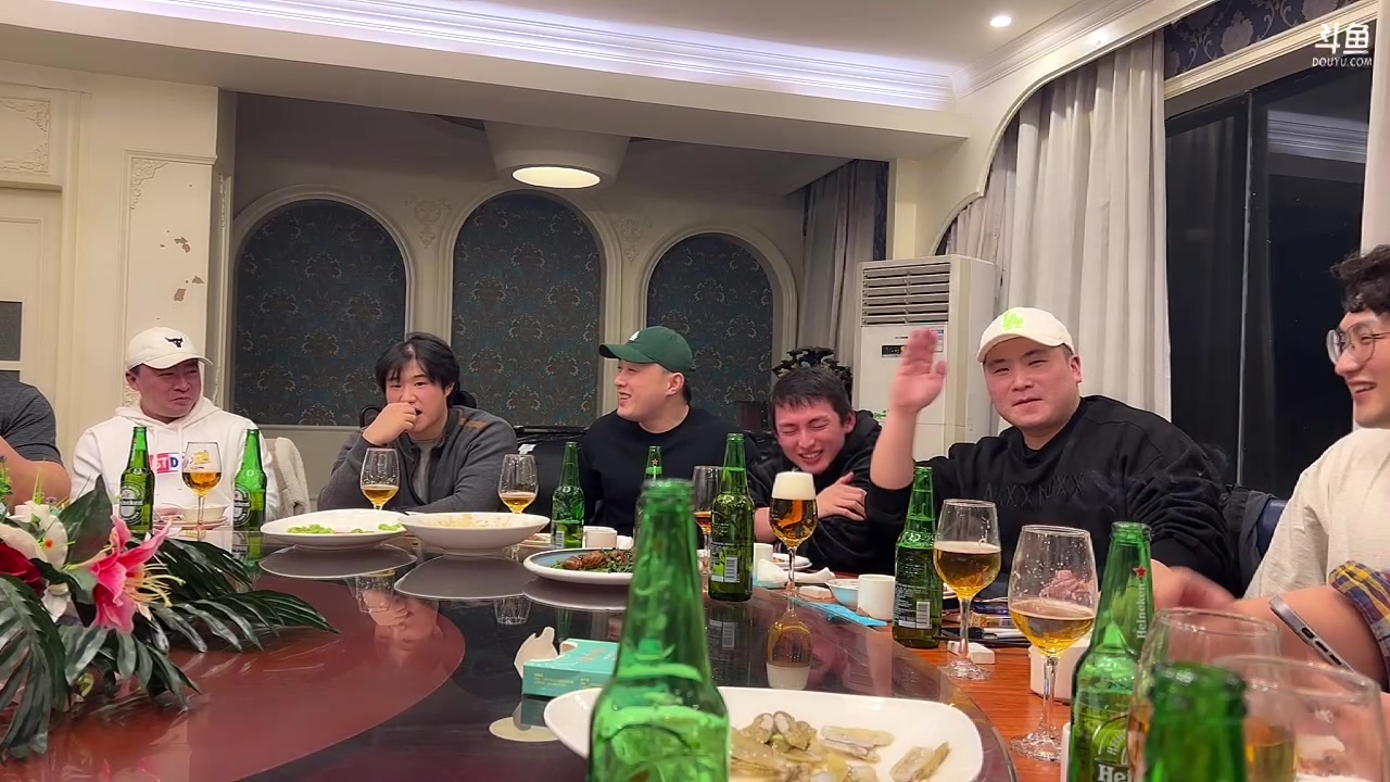 【2023-01-14 18点场】黑人毅：到上海了，吃个饭聊聊天