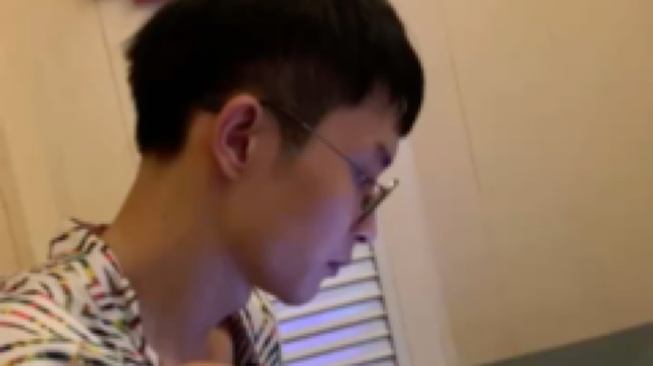 小小青蛙笑i发布了一个斗鱼视频2023-01-14