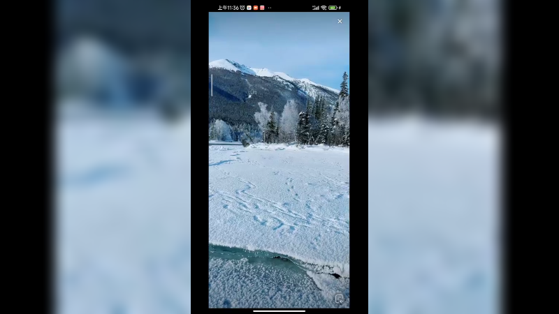 山上铺满白雪非常的唯美啊