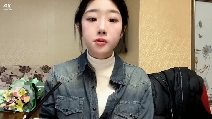 百百和家里人以及亲戚吃饭，真是快乐