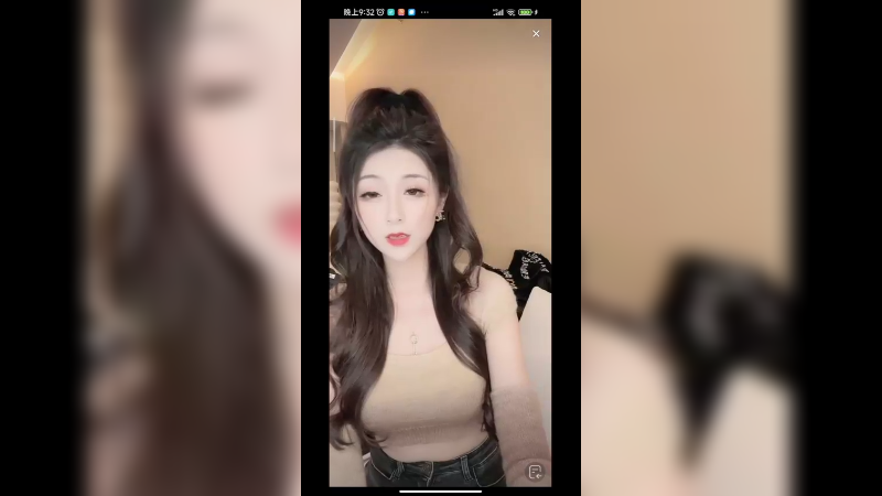 美女车模叶子在家直播真好看啊