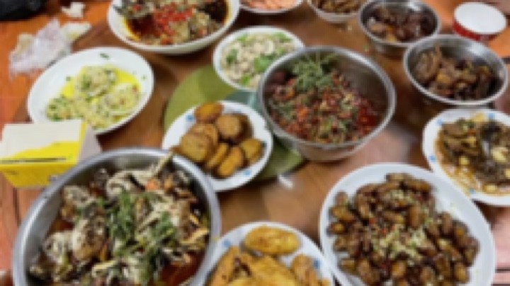 各位贴贴新年快乐[弹幕梗舒服了]