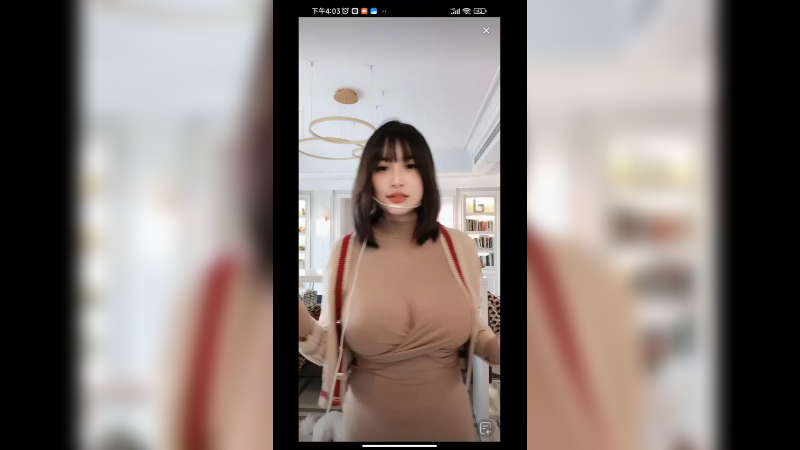 大年三十美女在家直播，真好看啊