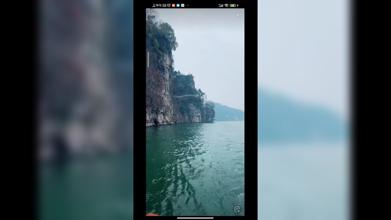 在长江三峡的西陵峡游玩