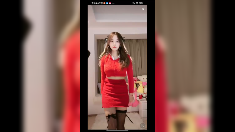 美女穿的好喜庆，真好看啊