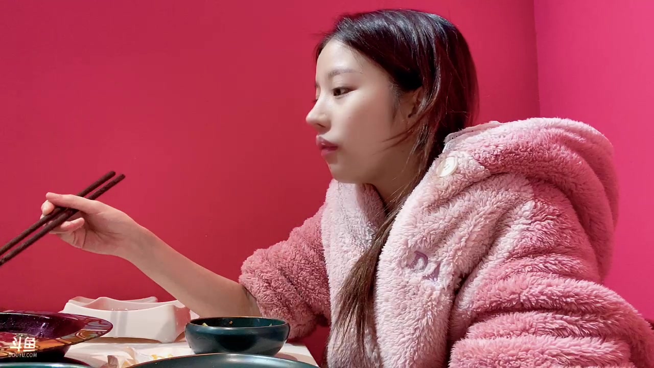 【2023-01-22 22点场】唐6儿：【小奶团】电脑坏啦 晚点播～