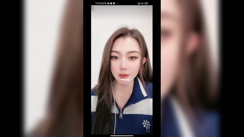 美女小姐姐在家唱歌真好听啊