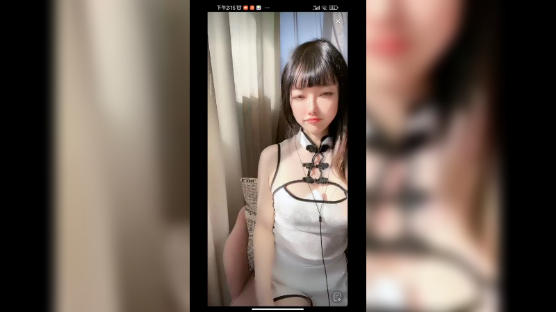 美女在家直播，好可爱啊