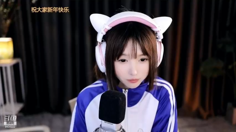 小栗吱穿校服真是可爱啊