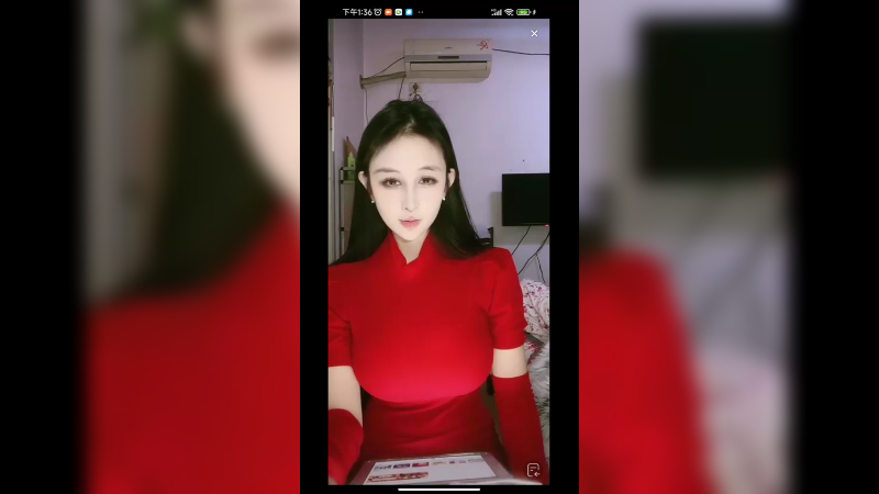 美女小姐姐穿红色衣服真好看，好喜庆