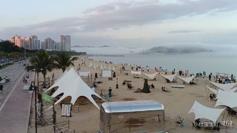 听听海浪的声音，看看辽阔的大海
