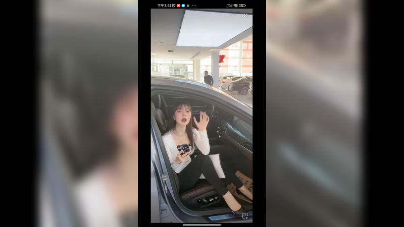 小姐姐好可爱，很时尚的人