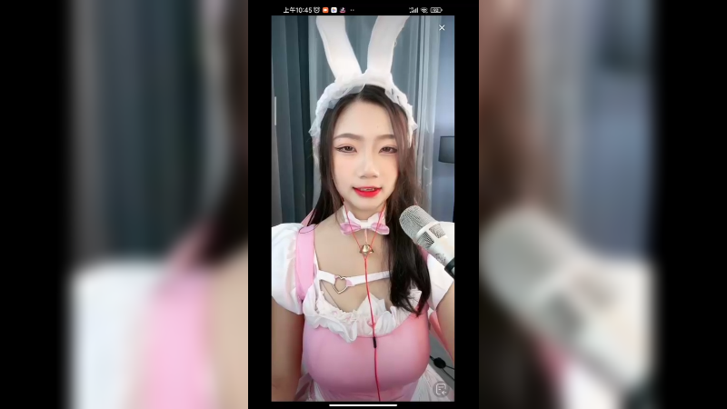 美女打扮的好可爱啊