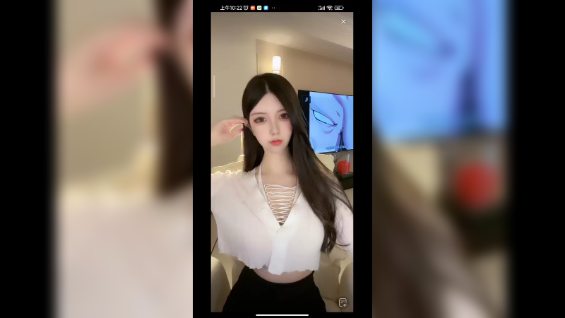 美女在家直播，很可爱啊