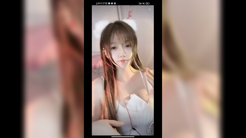 美女小姐姐很自信啊，肤白貌美