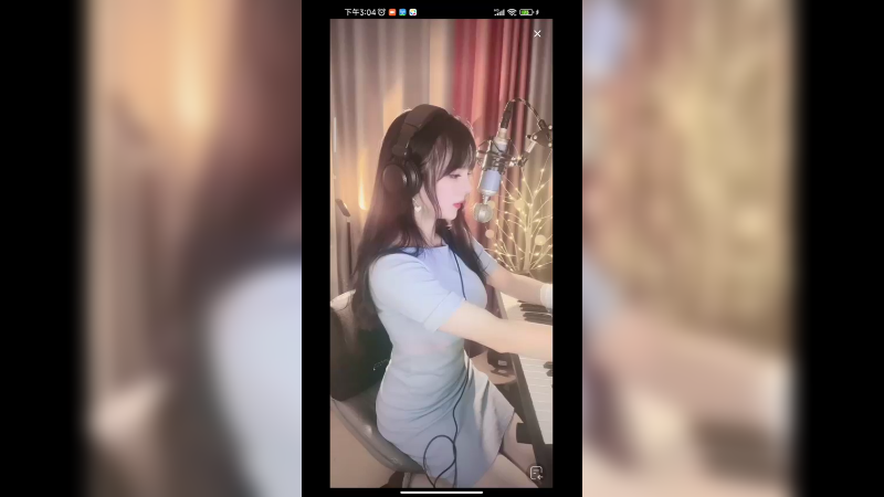 美女小姐姐今天穿的好可爱，好休闲