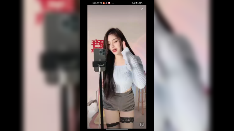 美女表演时尚舞蹈，可爱啊