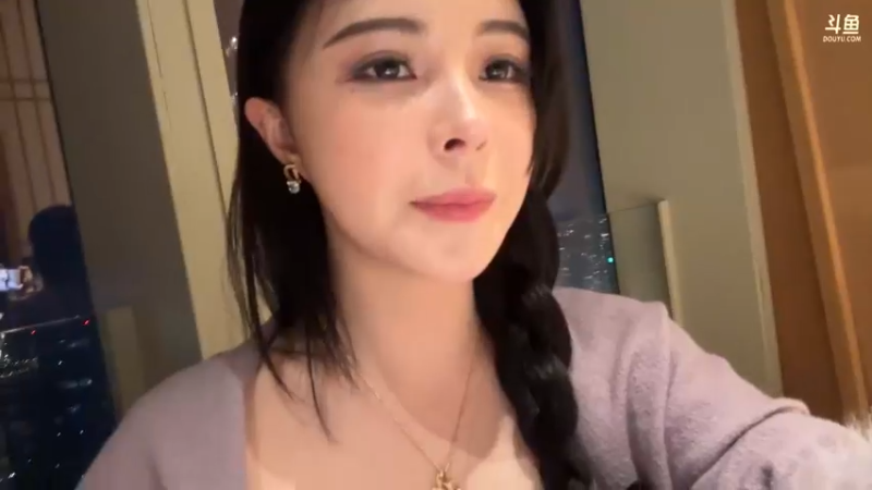【2023-01-31 21点场】苏恩Olivia：苏恩：播一会哟