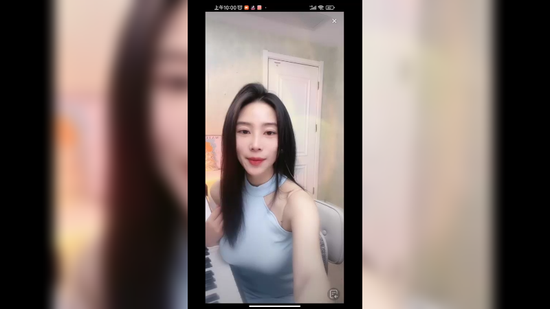 美女弹琴很好听，手法很自然啊