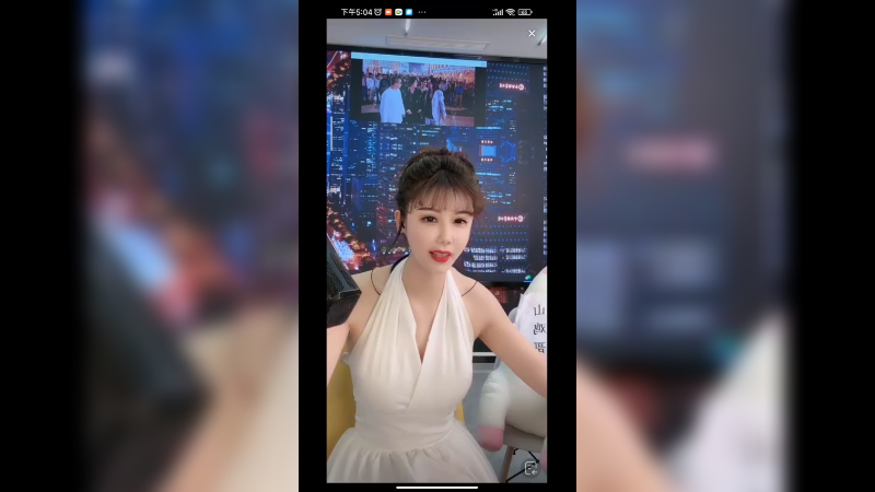 一个很有趣的小姐姐，会聊天啊